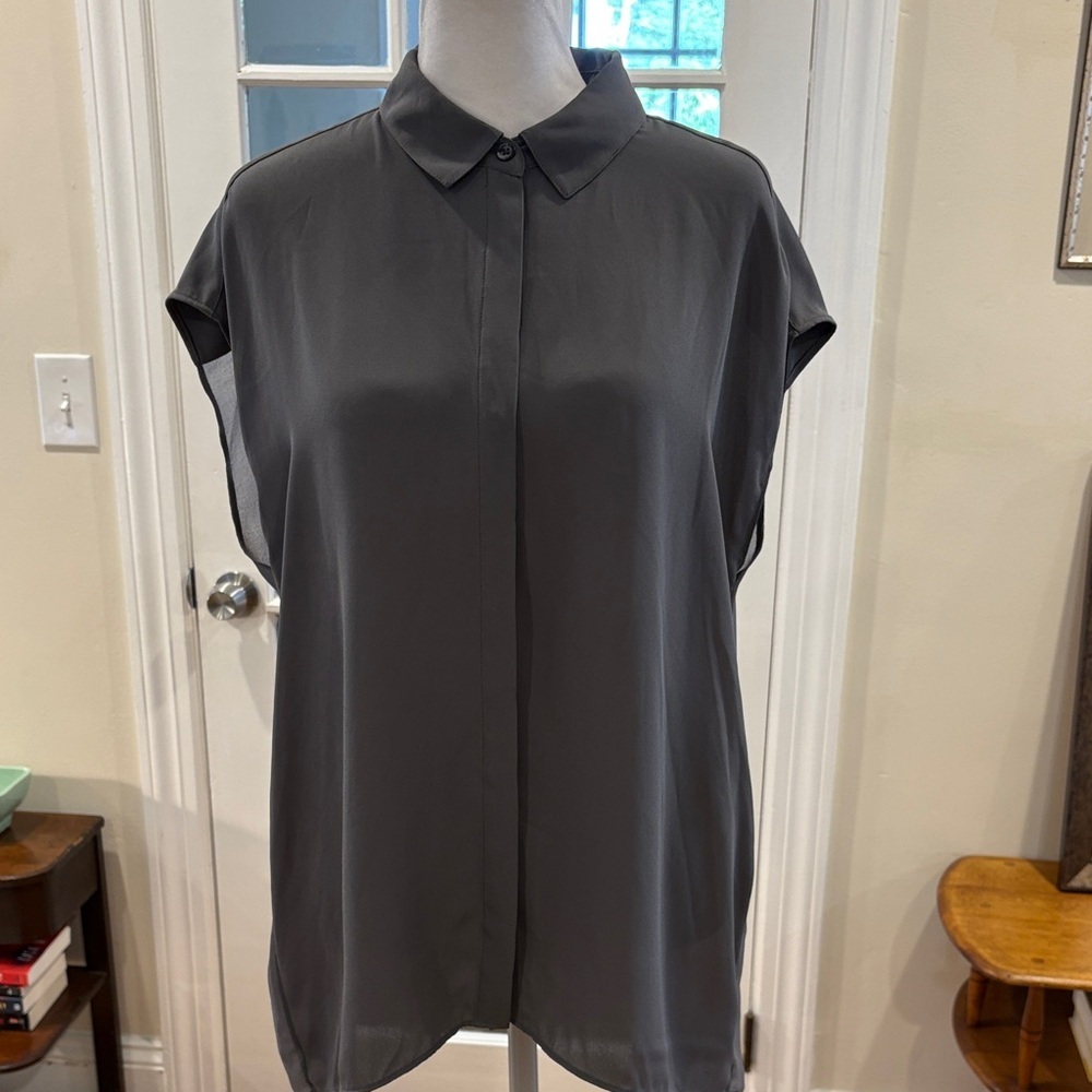 Banana Republic Charcoal Cap-Sleeve Collared Blouse. Size M